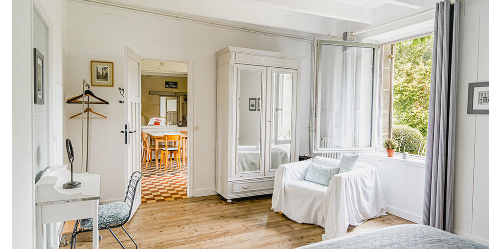 Ländliches Ferienhaus mit romantischem Schlafzimmer nahe am Meer, Bretagne