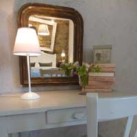 mooi kantoor in romantische slaapkamer, vakantiehuisje in Bretagne