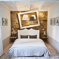 Romantische grote slaapkamer in vakantiehuisje in Bretagne, Frankrijk