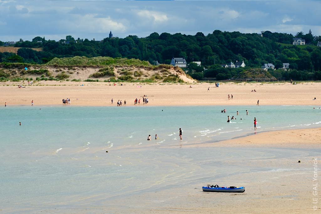 plage en Bretagne, sable d'or les pins